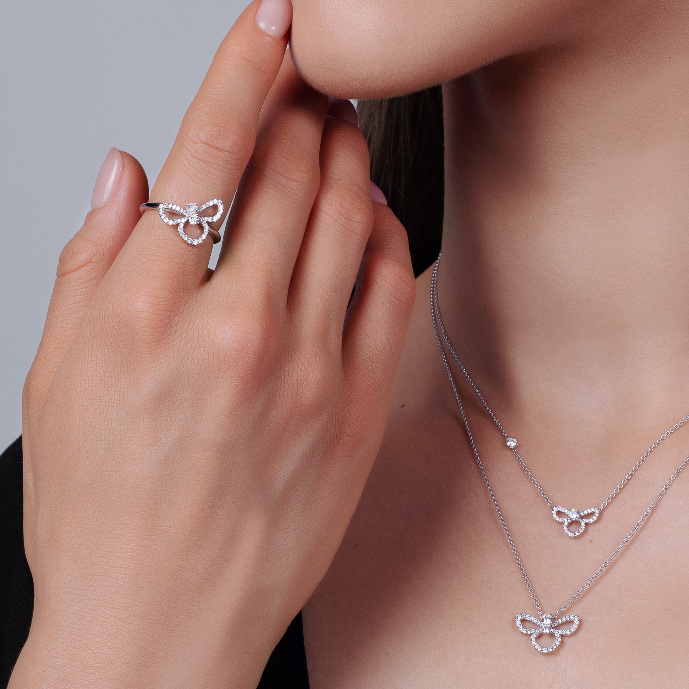 PICCOLE SONATE Bee Necklace with Diamonds