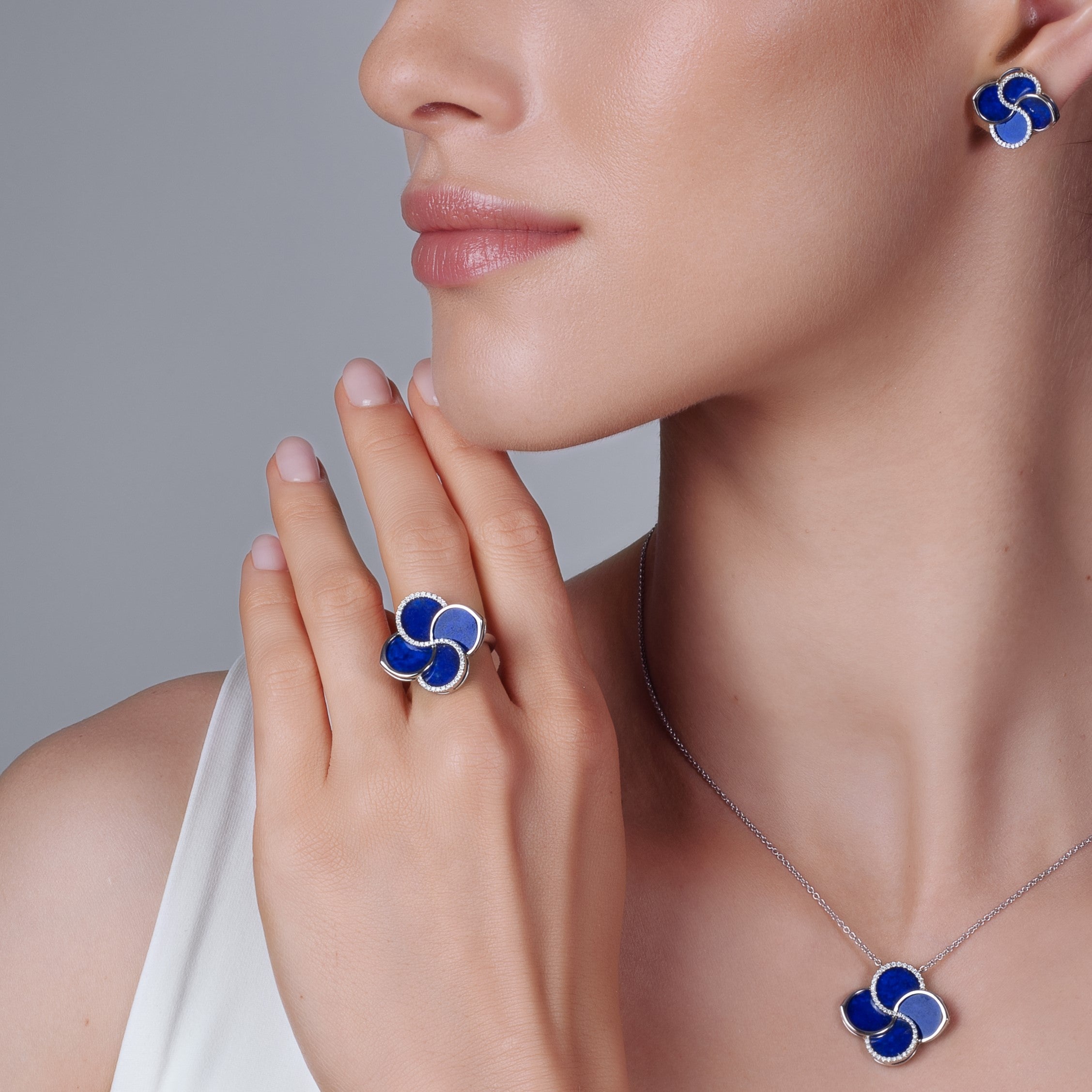 FLUMINA Ring with Lapis Lazuli